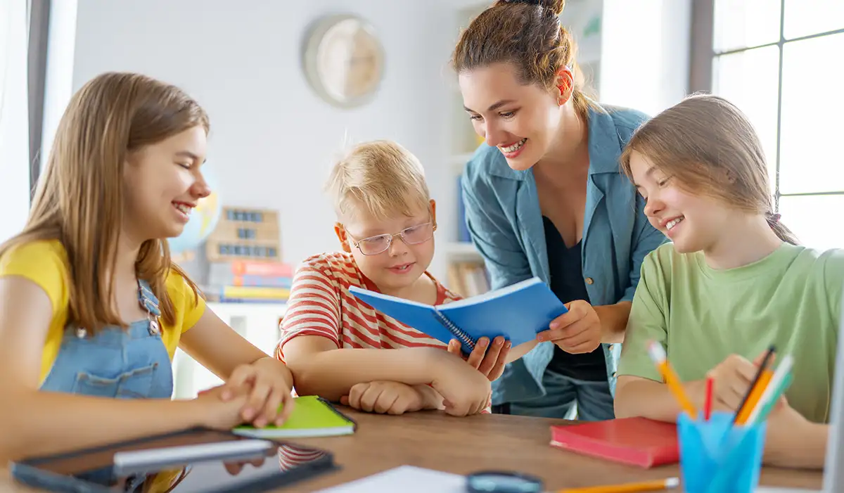 &Alpha;&lambda;&phi;&alpha;&beta;&eta;&tau;ά&rho;&iota; &Pi;&alpha;&pi;&alpha;&kappa;ώ&sigma;&tau;&alpha; N. - &Mu;&epsilon;&lambda;έ&tau;&eta; &kappa;&alpha;&iota; &Mu;&alpha;&theta;&eta;&sigma;&iota;&alpha;&kappa;έ&sigmaf; &Delta;&upsilon;&sigma;&kappa;&omicron;&lambda;ί&epsilon;&sigmaf;: Ό&tau;&alpha;&nu; &tau;&omicron; &Delta;&iota;ά&beta;&alpha;&sigma;&mu;&alpha; &Gamma;ί&nu;&epsilon;&tau;&alpha;&iota; &Pi;&rho;ό&kappa;&lambda;&eta;&sigma;&eta;.
